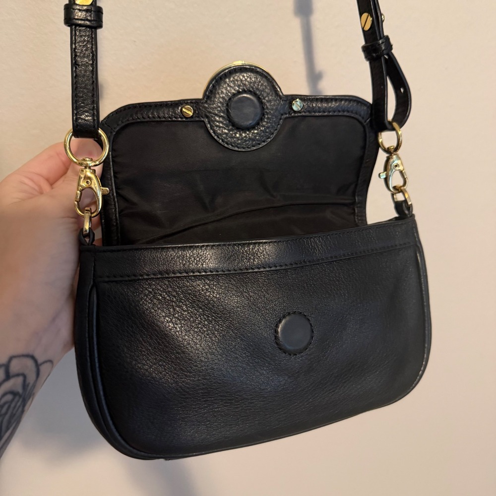 Tory Burch Amanda Black Pebbled Leather Gold Logo Crossbody Bag Purse designer - Picture 5 of 6